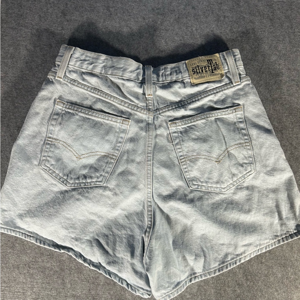 Levi’s Silver Tab Mom Jean Shorts, size 31, light wash